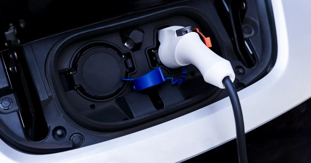 Capa do artigo Carros Elétricos: O Lado que Ninguém Mostra sobre Segurança e Acidentes